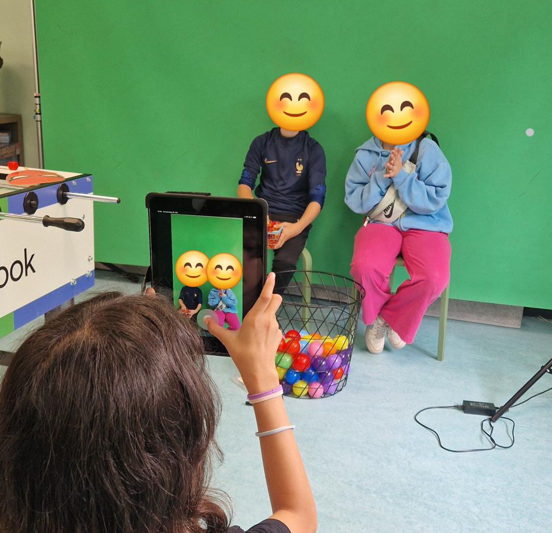 Kinder beim Workshop "Social Media: Mediale Vorbilder und Selbstdarstellung"